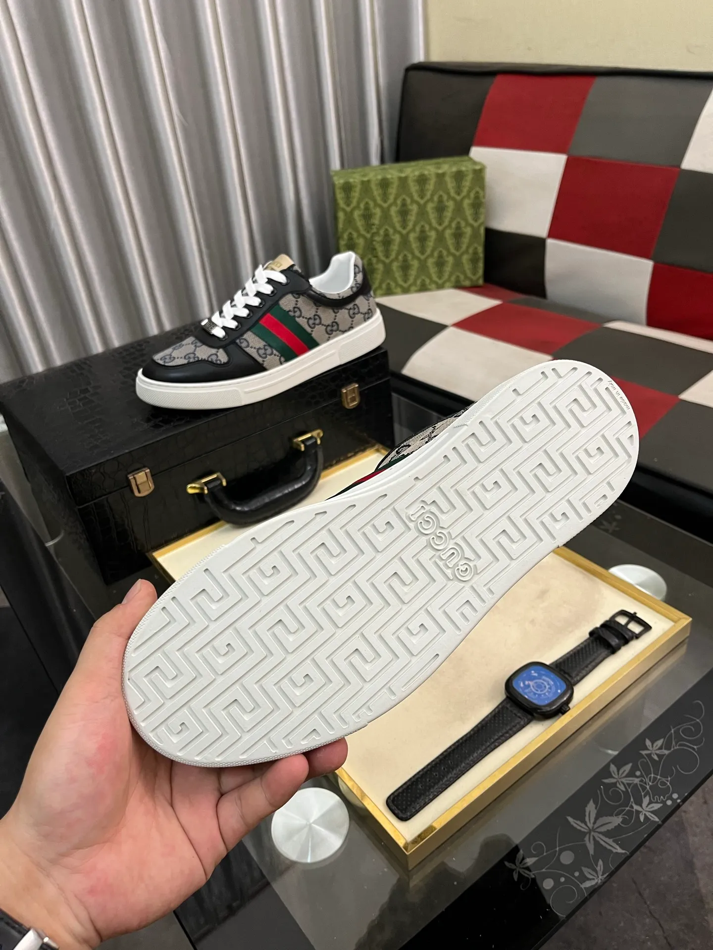 Men's Men's Shoes💰440⌚️⌚️【GUCCI】Gucci men's latest white shoe series casual shoes! The official website is built 1:1. Upper: Made of imported cowhide, with electric embroidery ➕Inner lining: Made of high-quality first-layer pigskin, soft and comfortable. Picky material selection and exquisite workmanship give you the best enjoyment. Size: 38-44 yards, 3️⃣ colors available.